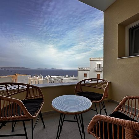 Sky Apartment Ermoupoli Bagian luar foto